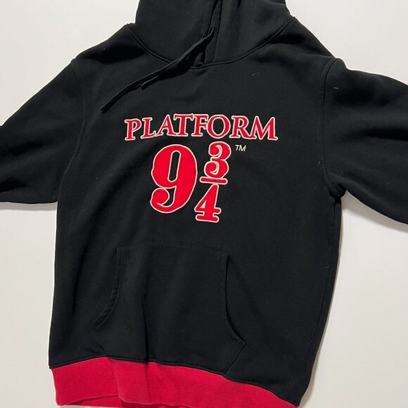 Harry Potter Hoodie Wizarding World Platform 9 3/4 Sweatshirt Men's size Large - Picture 1 of 9